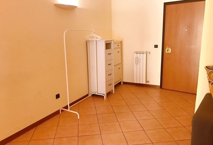 تختخواب در اتاق مشترک, Room In Apartment   B&b In The Heart Of The University Town Of Padua For Short Summer Trips