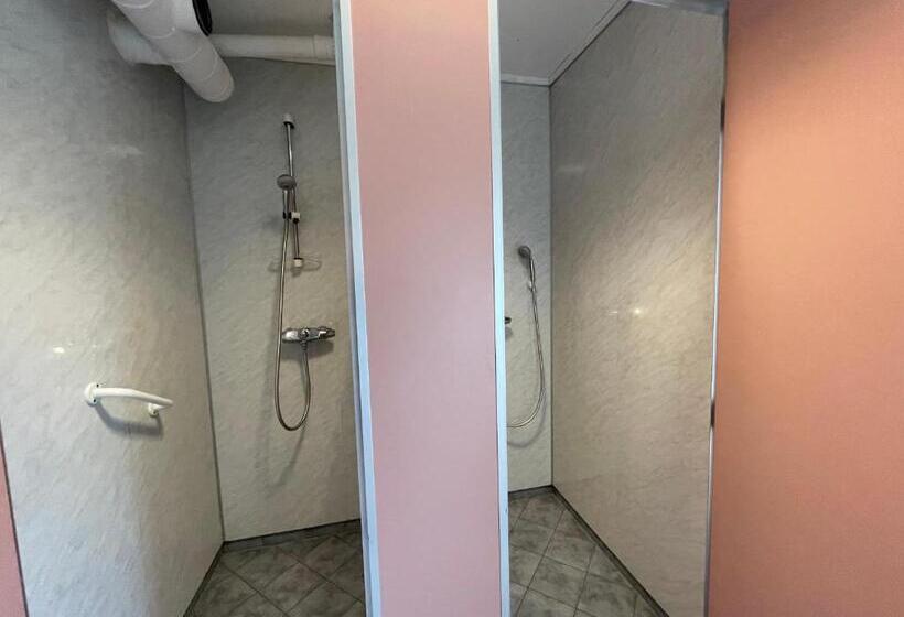 اتاق استاندارد یک نفره, Førde Sommarhotell