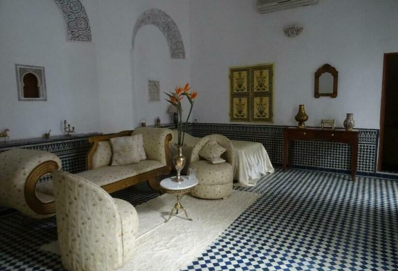 اتاق سوپریور سه تخته, Dar Al Safadi