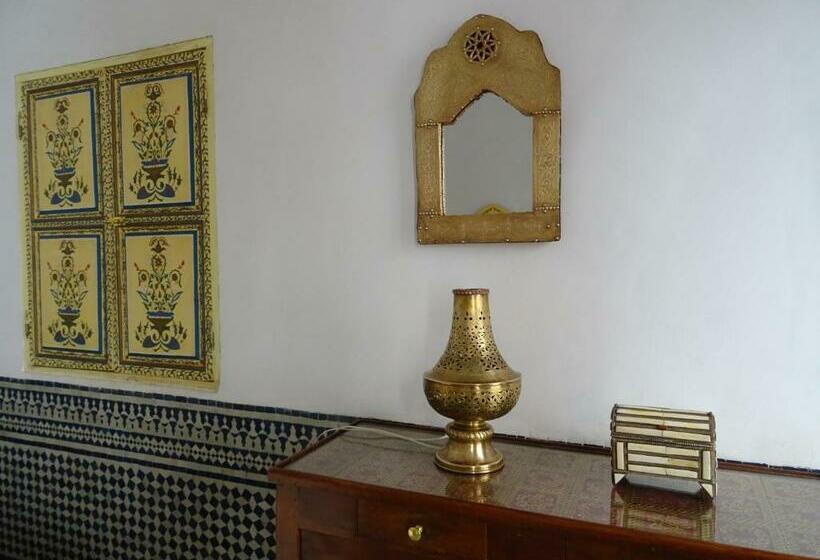اتاق سوپریور سه تخته, Dar Al Safadi