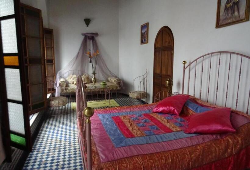 اتاق سوپریور با تخت بزرگ, Dar Al Safadi