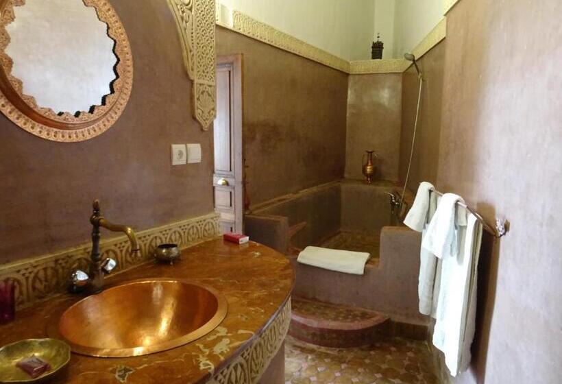 اتاق سوپریور با تخت بزرگ, Dar Al Safadi