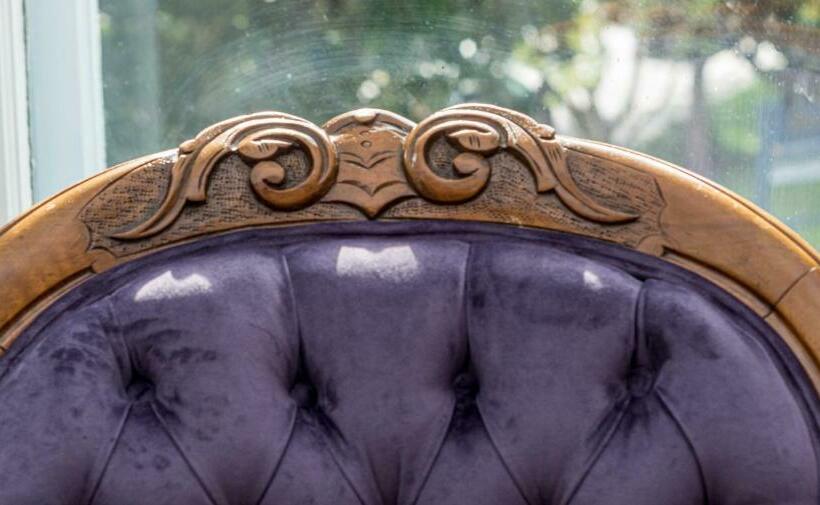 اتاق لوکس با تخت بزرگ, The Secret Garden B&b Inn