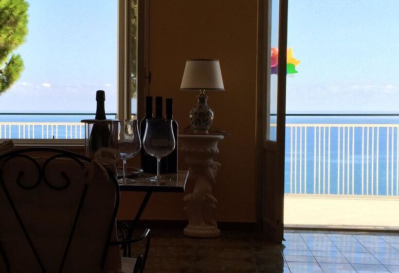 سوییت جونیور با چشم‌انداز دریا, Blue Island Villa Caterina