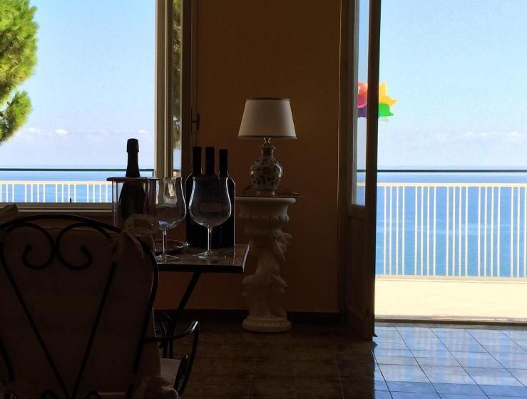 سوییت جونیور با چشم‌انداز دریا, Blue Island Villa Caterina