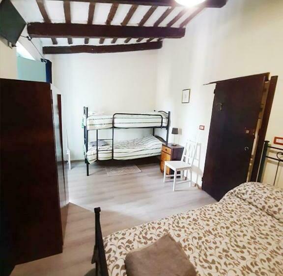 اتاق استاندارد چهار تخته, Casale Valentini