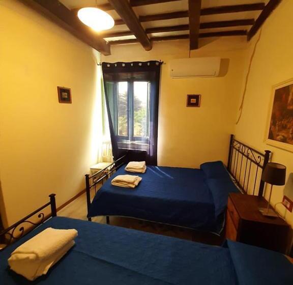 اتاق استاندارد سه نفره, Casale Valentini