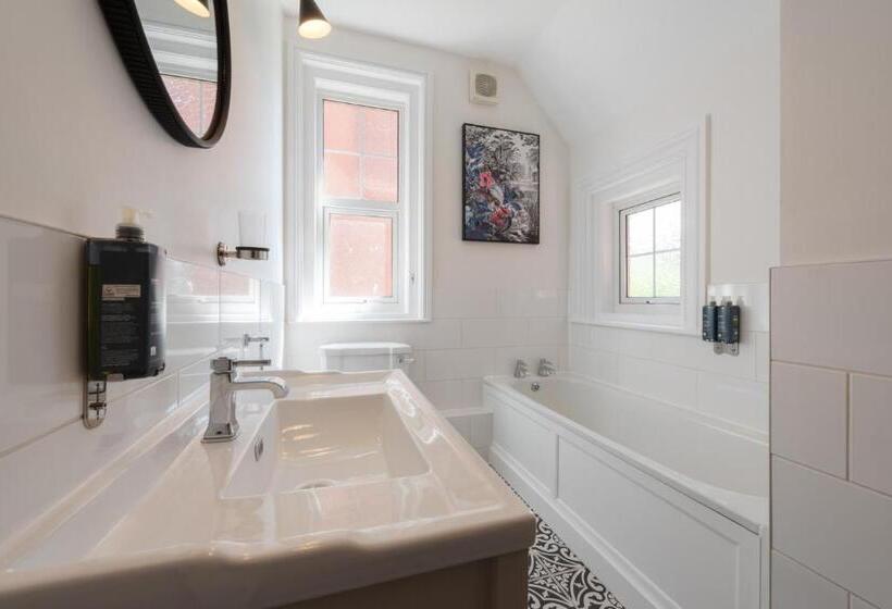 اتاق اجرایی با تخت بزرگ, Florence Suite Boutique Hotel And Restaurant