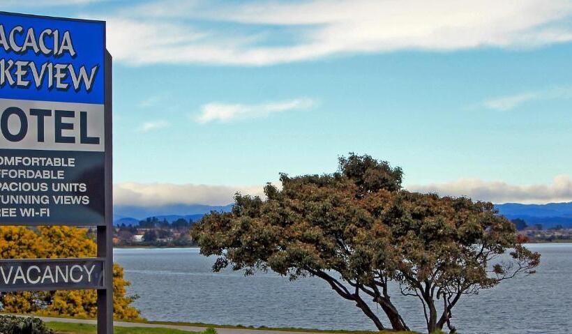 Standard studio with lake view, Acacia Lake View Motel
