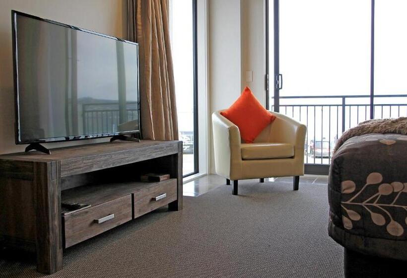 Standard studio with lake view, Acacia Lake View Motel