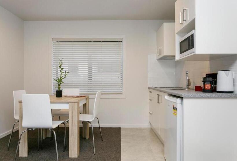 سوئیت با تخت بزرگ, Acacia Lake View Motel