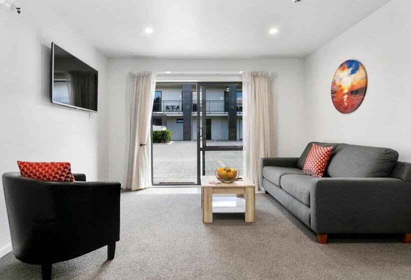 سوئیت با تخت بزرگ, Acacia Lake View Motel