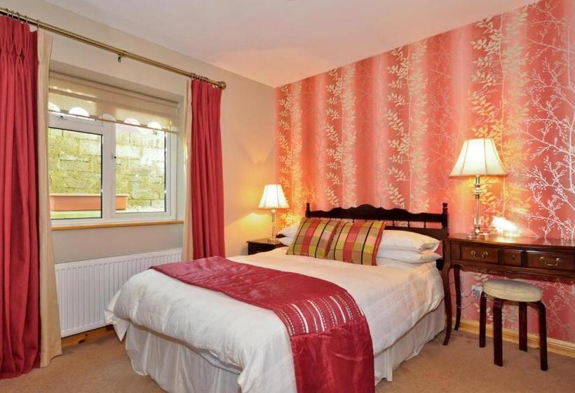 اتاق لوکس, Rowanville Lodge