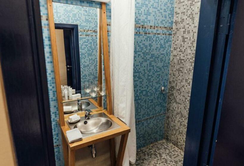 اتاق استاندارد سه نفره, De Zwarte Stok