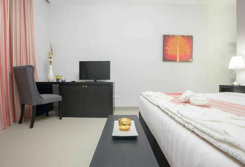 بانگلوی ممتاز, Mango Beach Resort