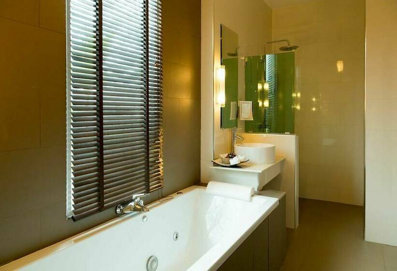 بانگلوی ممتاز, Mango Beach Resort