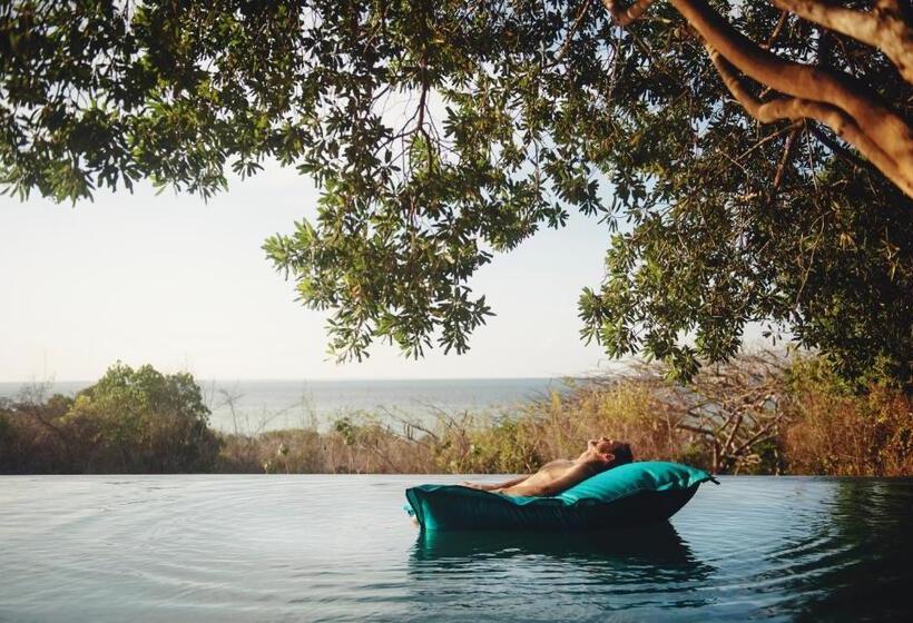 ویلای یک اتاق خوابه با استخر شنا, Qambani Luxury Resort
