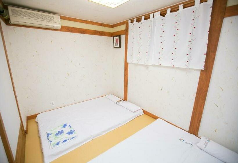اتاق خانوادگی, Bukchonmaru Hanok Guesthouse