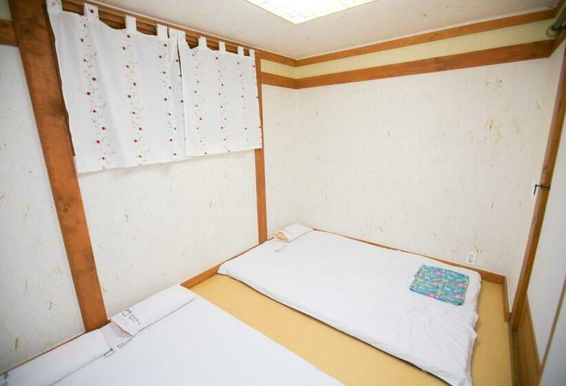 اتاق خانوادگی, Bukchonmaru Hanok Guesthouse