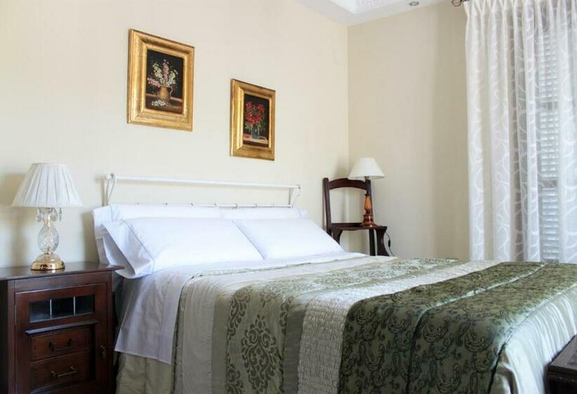 اتاق لوکس با بالکن, Suite Comares
