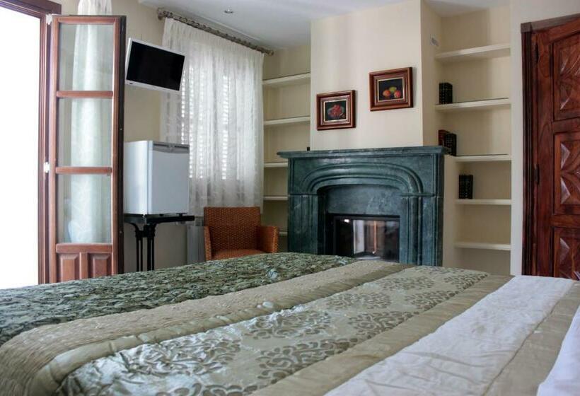 اتاق لوکس با بالکن, Suite Comares