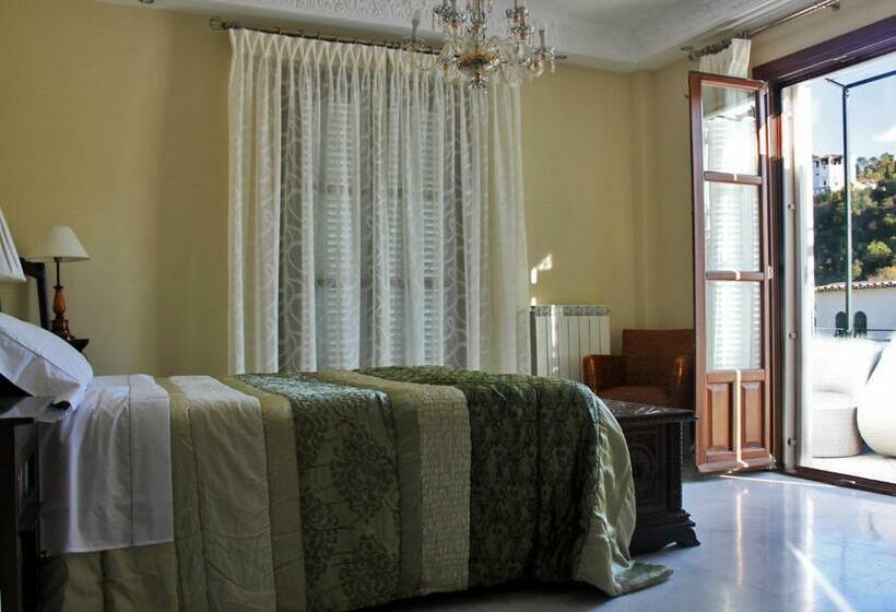 اتاق لوکس با بالکن, Suite Comares