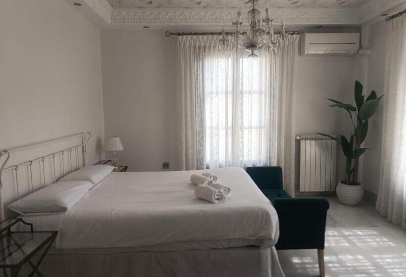 اتاق لوکس با بالکن, Suite Comares
