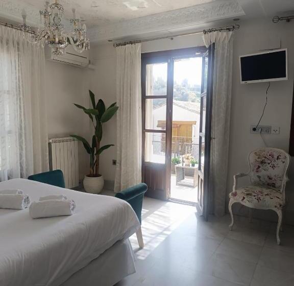 اتاق لوکس با بالکن, Suite Comares