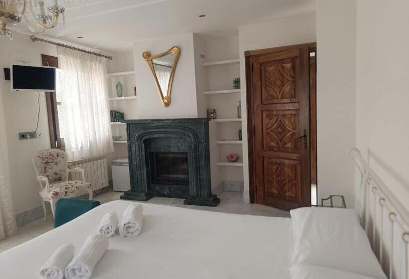 اتاق لوکس با بالکن, Suite Comares