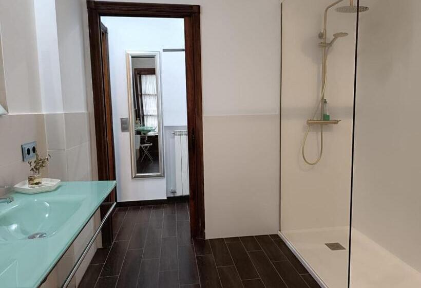 اتاق لوکس با بالکن, Suite Comares