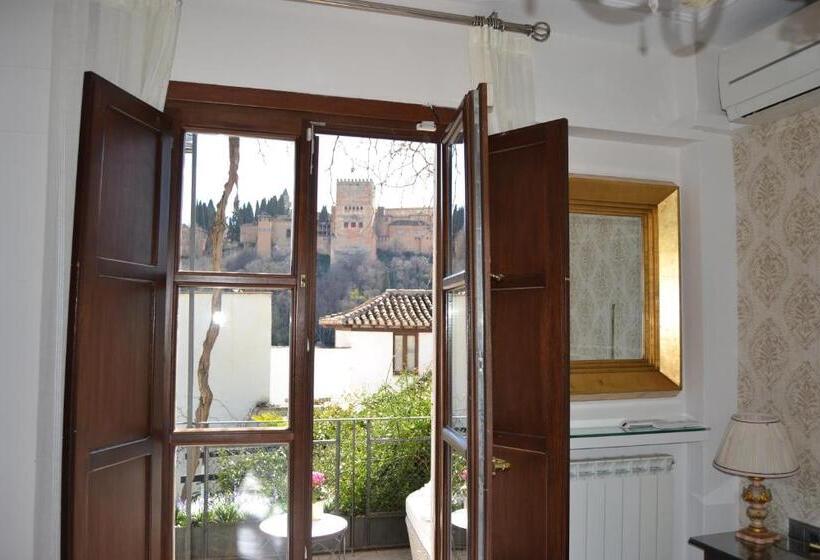 اتاق استاندارد با چشم‌انداز, Suite Comares