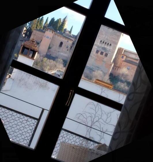 اتاق لوکس با بالکن, Suite Comares