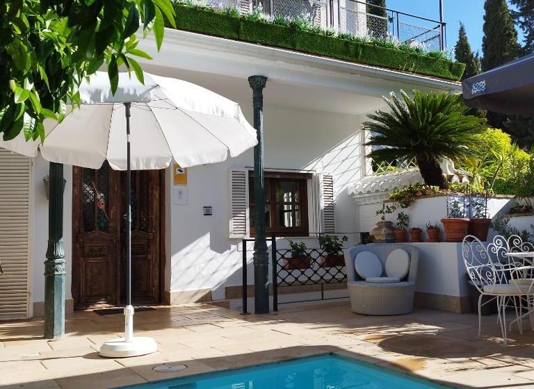 اتاق لوکس با بالکن, Suite Comares