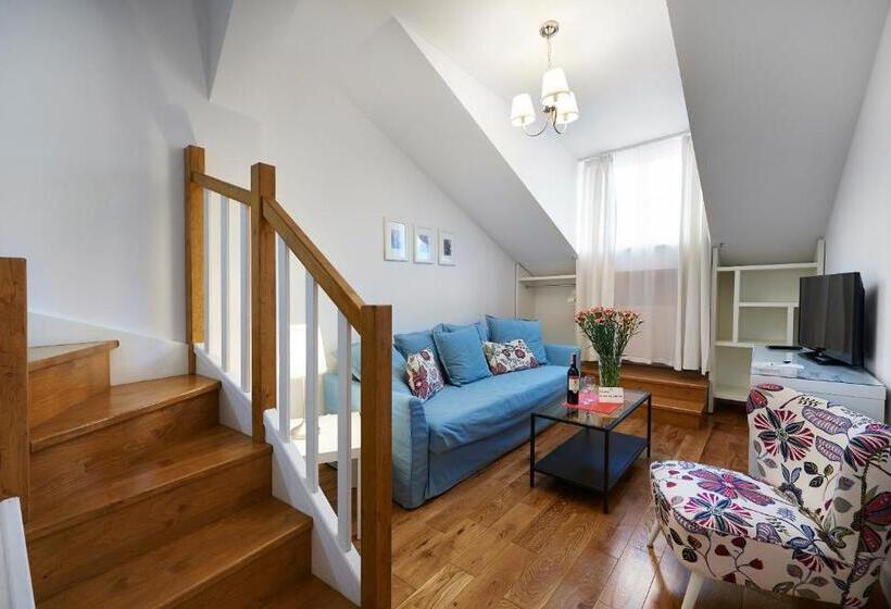 استودیوی استاندارد, Gołębia 8 Residence