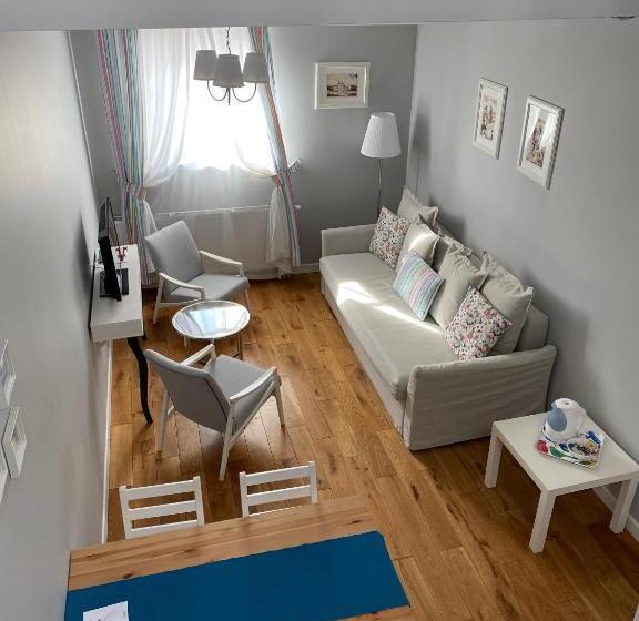 استودیوی استاندارد, Gołębia 8 Residence