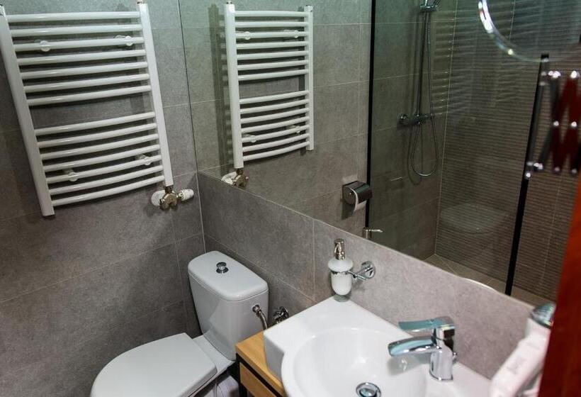 استودیوی سوپریور, Gołębia 8 Residence