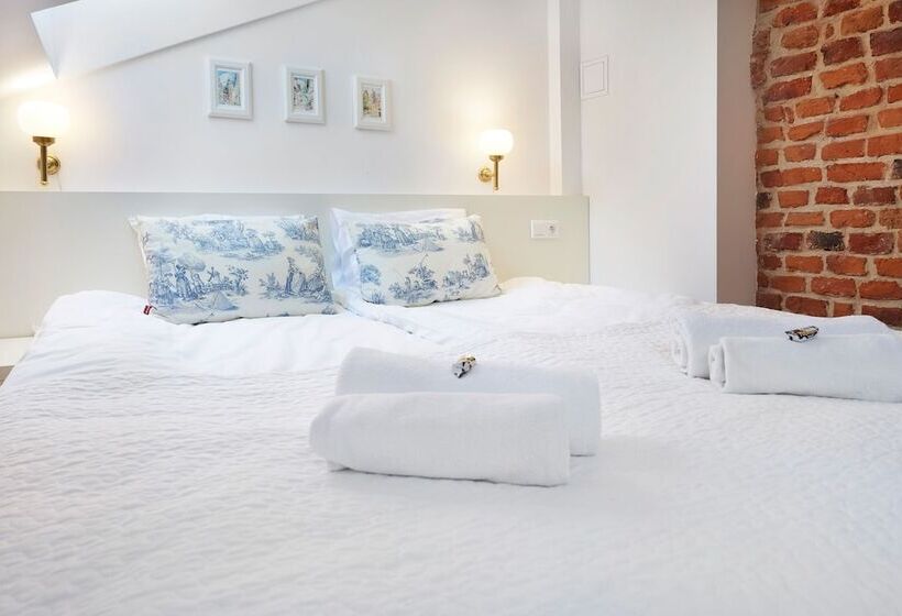 استودیوی استاندارد, Gołębia 8 Residence