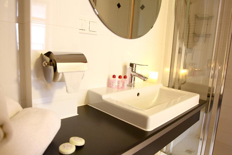 اتاق لوکس, Gołębia 8 Residence