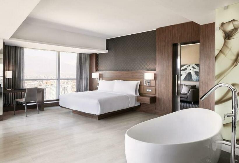 سوئیت با تخت بزرگ, Ac Hotel By Marriott Santiago Costanera Center