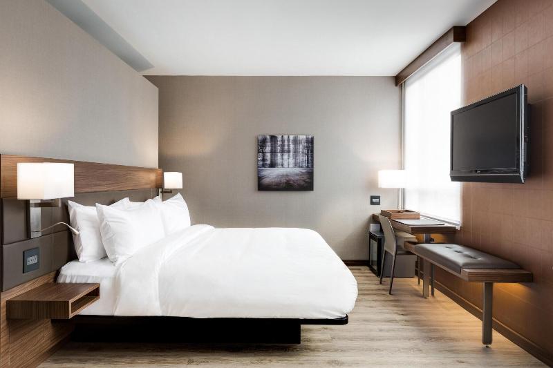 اتاق استاندارد با تخت بزرگ, Ac Hotel By Marriott Santiago Costanera Center