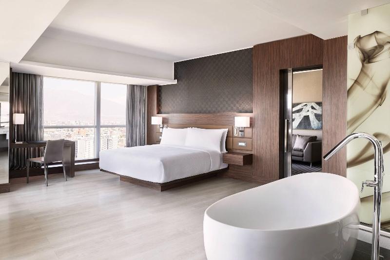 سوئیت با تخت بزرگ, Ac Hotel By Marriott Santiago Costanera Center