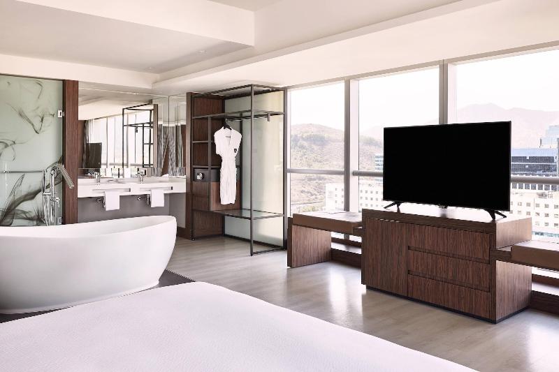 سوئیت با تخت بزرگ, Ac Hotel By Marriott Santiago Costanera Center