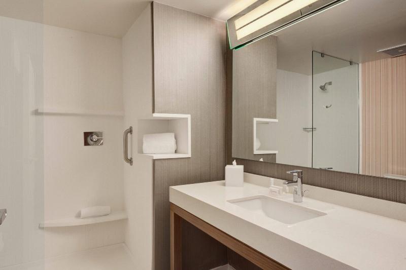 اتاق استاندارد با تخت بزرگ, Courtyard By Marriott Rome