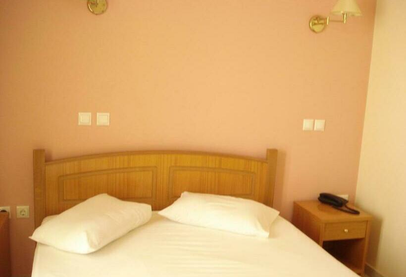 اتاق استاندارد سه نفره, Cybele Guest Accommodation