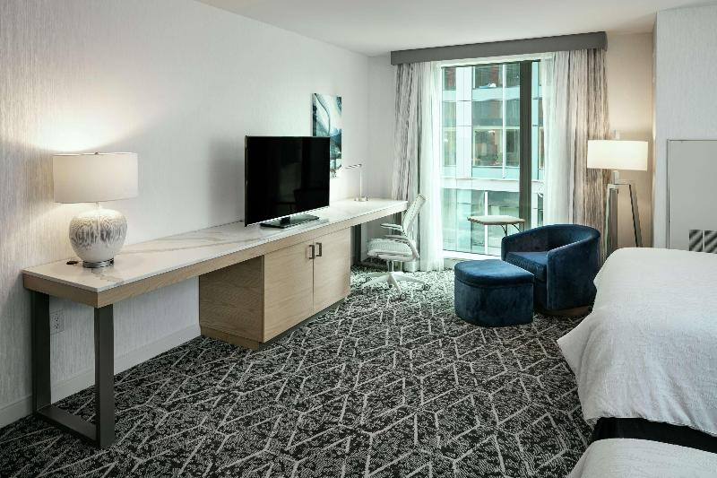 اتاق استاندارد با تخت دو نفره بزرگ, Hilton Garden Inn Seattle Bellevue Downtown