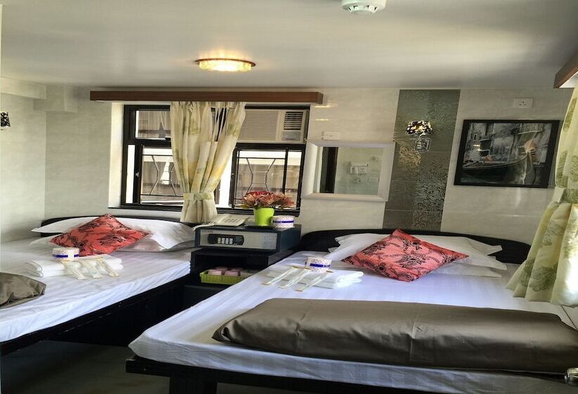 اتاق خانوادگی, Hostel Venus