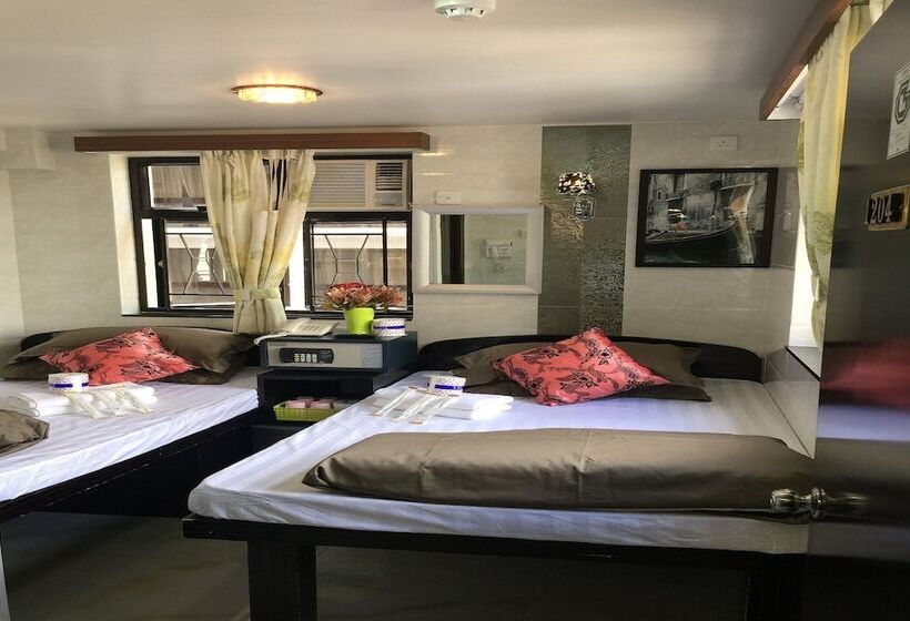 اتاق خانوادگی, Hostel Venus