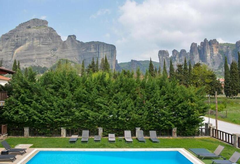 چشم‌اندازهای پهناور سوئیت جونیور, Monastiri Guesthouse