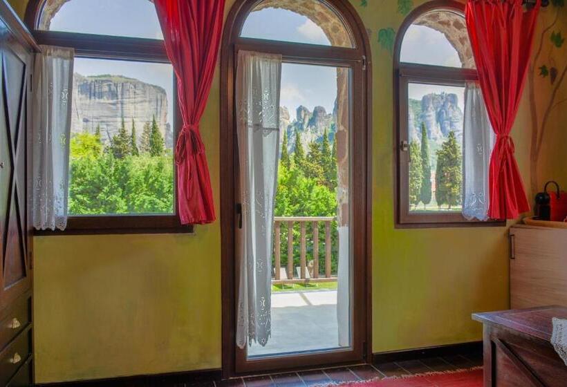 چشم‌اندازهای پهناور سوئیت جونیور, Monastiri Guesthouse