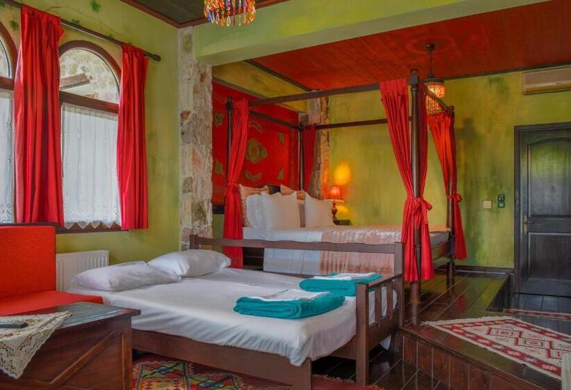 چشم‌اندازهای پهناور سوئیت جونیور, Monastiri Guesthouse